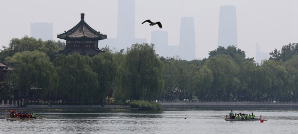 什刹海上赛龙舟 弘扬传统迎端午.jpg