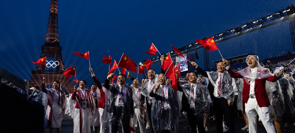 巴黎奥运会开幕式精彩瞬间：雨中开启“流动的盛宴” .jpg