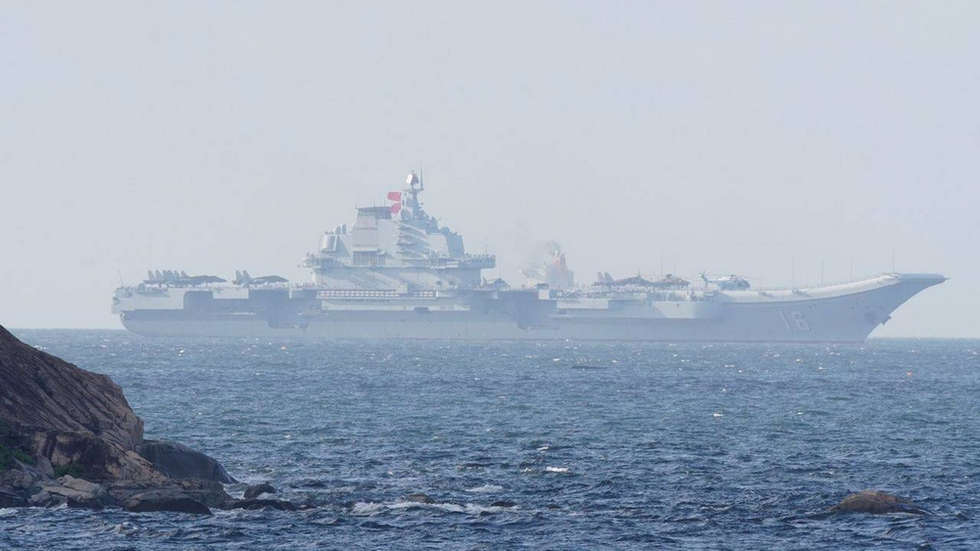 遼寧艦抵達香港