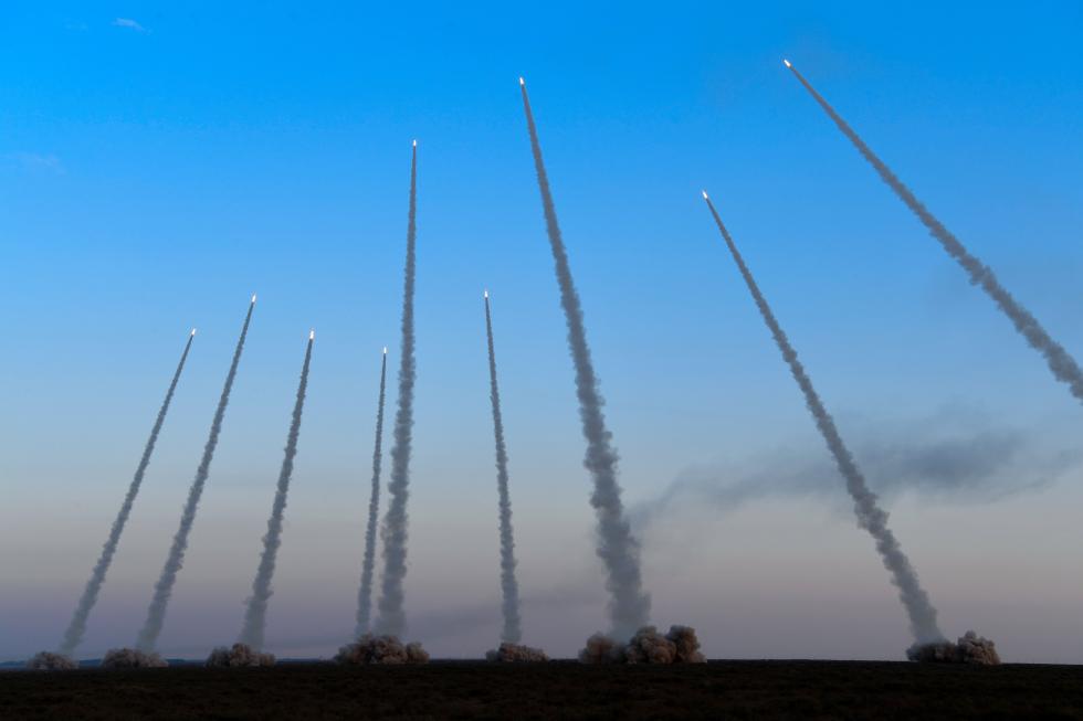 大国重器!解放军大口径远火齐射惊天动地