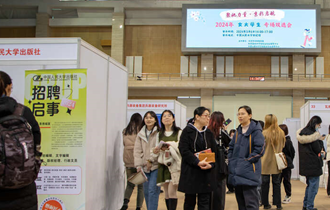 校园里的女大学生专场双选会.png