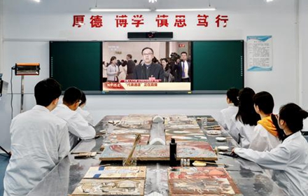 大学生眼中的两会.jpg