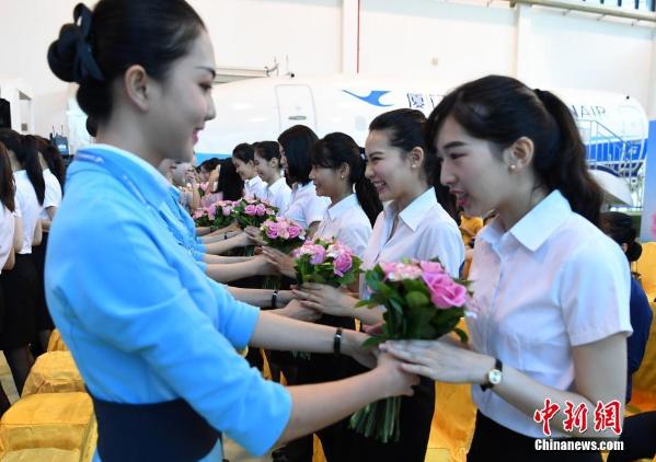厦航迎来首批台籍乘务员