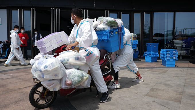 劳动节 致敬上海外卖骑手.jpg