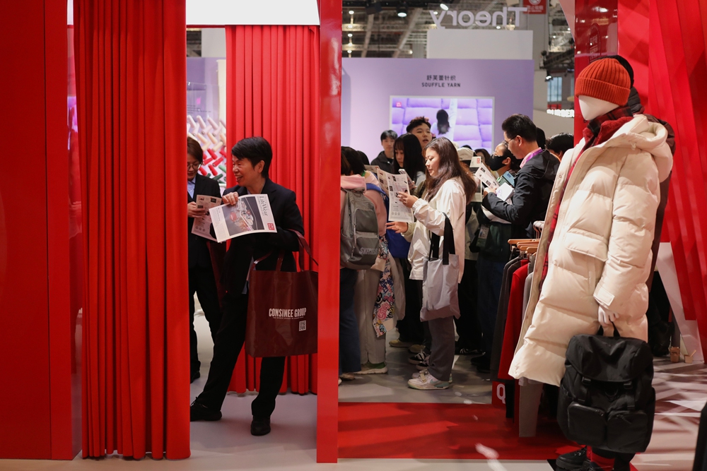 在进博会 “薅羊毛”.jpg