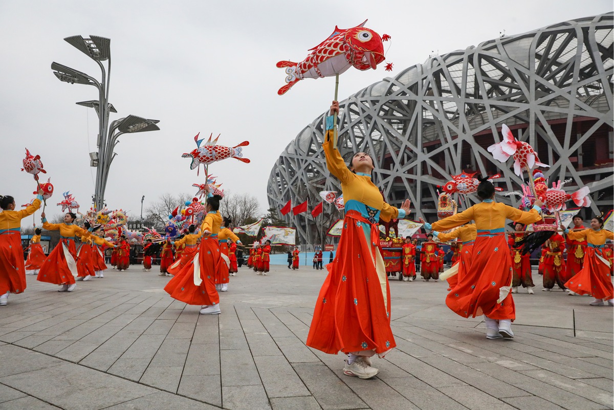 中轴线上的非遗展演.jpg